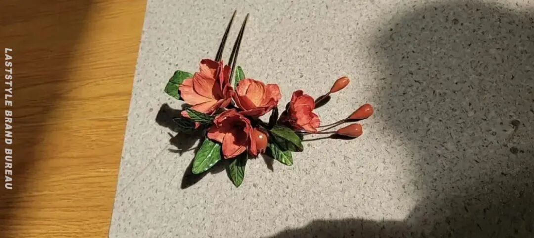 Lastbrand ｜从薄纱少女到“坚韧浪漫”，一个中国品牌的十年破茧之路