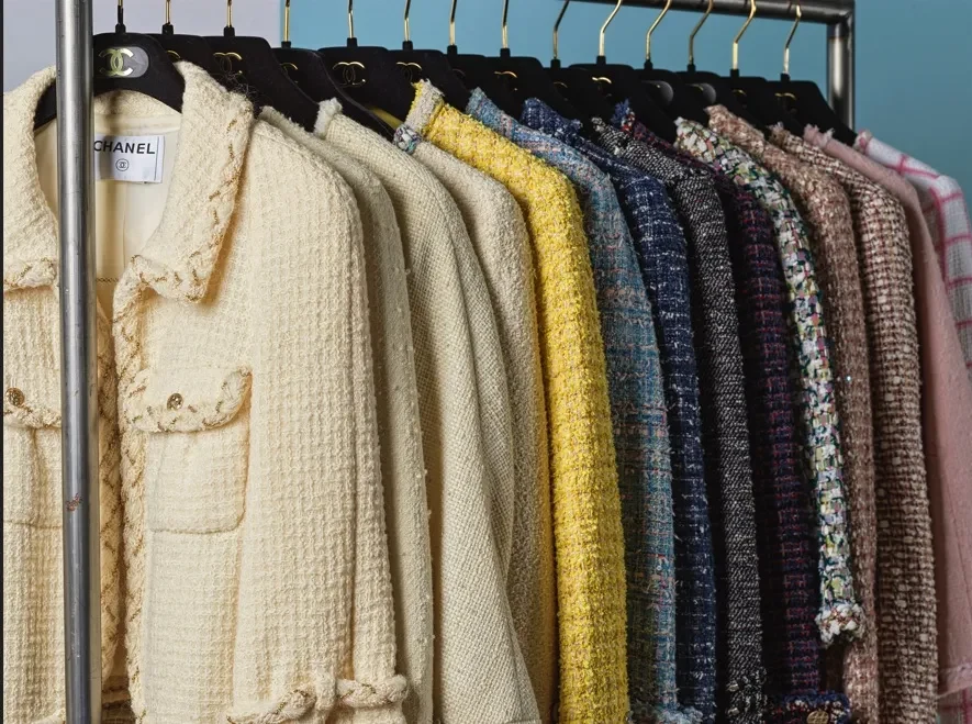 香奈儿私人珍藏拍卖于巴黎落槌 Karl Lagerfeld设计外套以八倍估价成交 ｜FASHION 