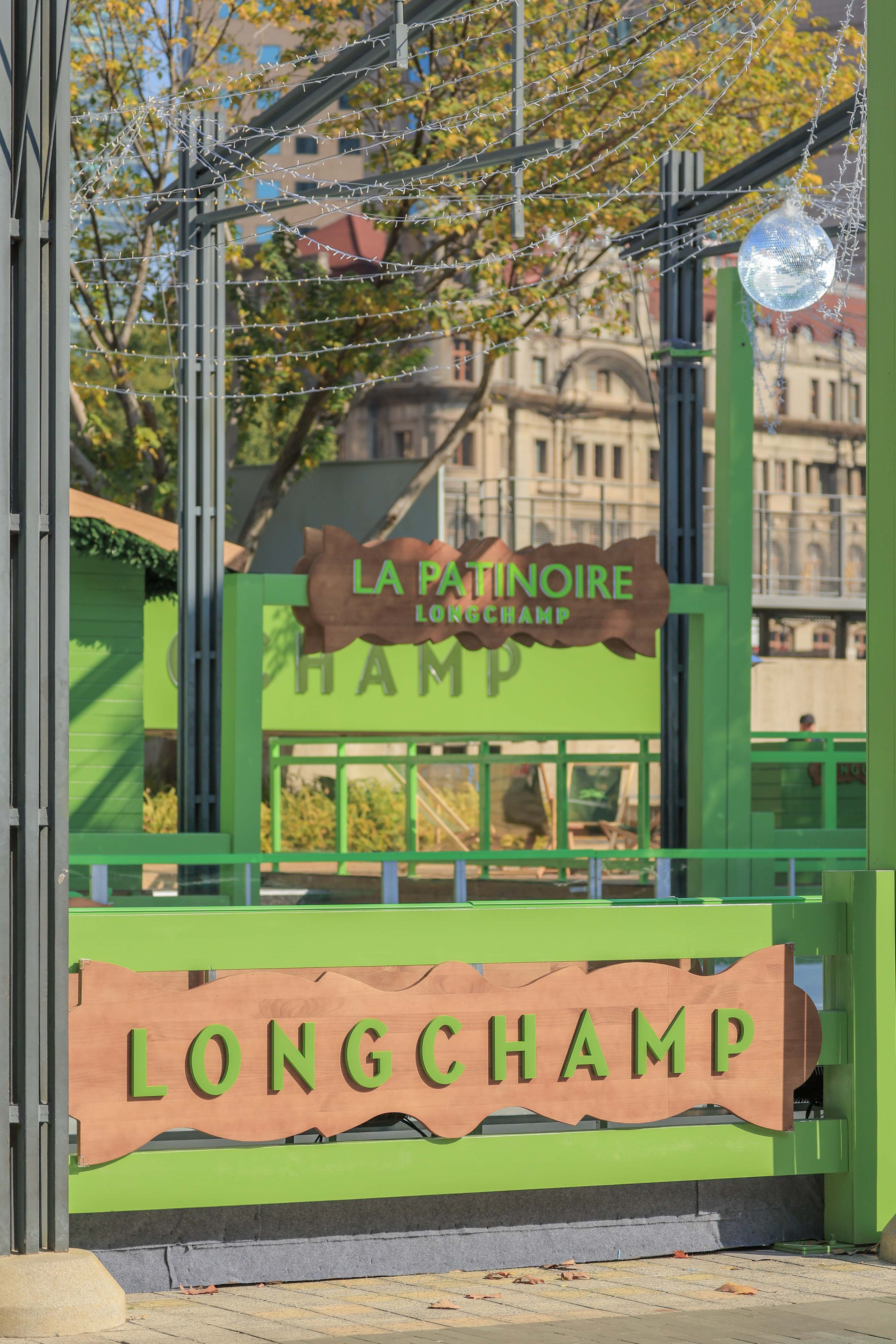 “Cocooning on Ice 珑骧滑冰场”空降上海外滩
以冬日活力，唤醒法式优雅生活