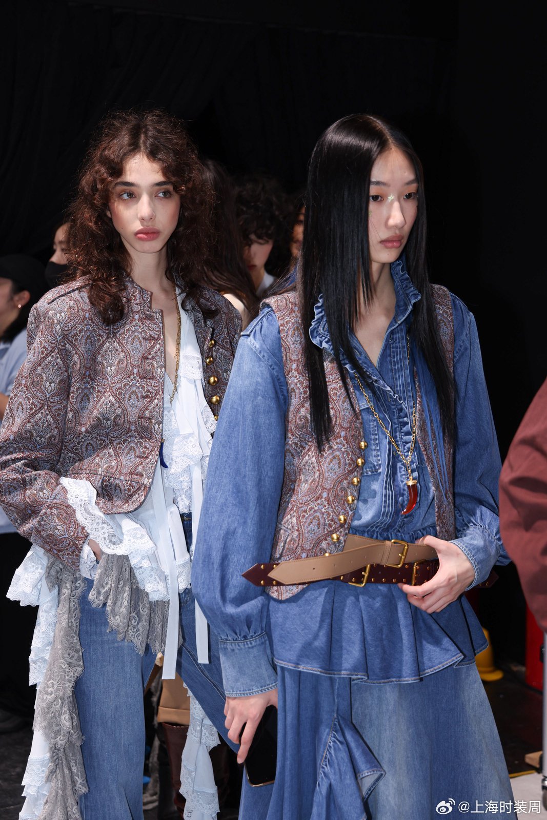 银钩高悬、花信正好...上海时装周正迎来属于自己的最好时代（上）｜Lastscoops