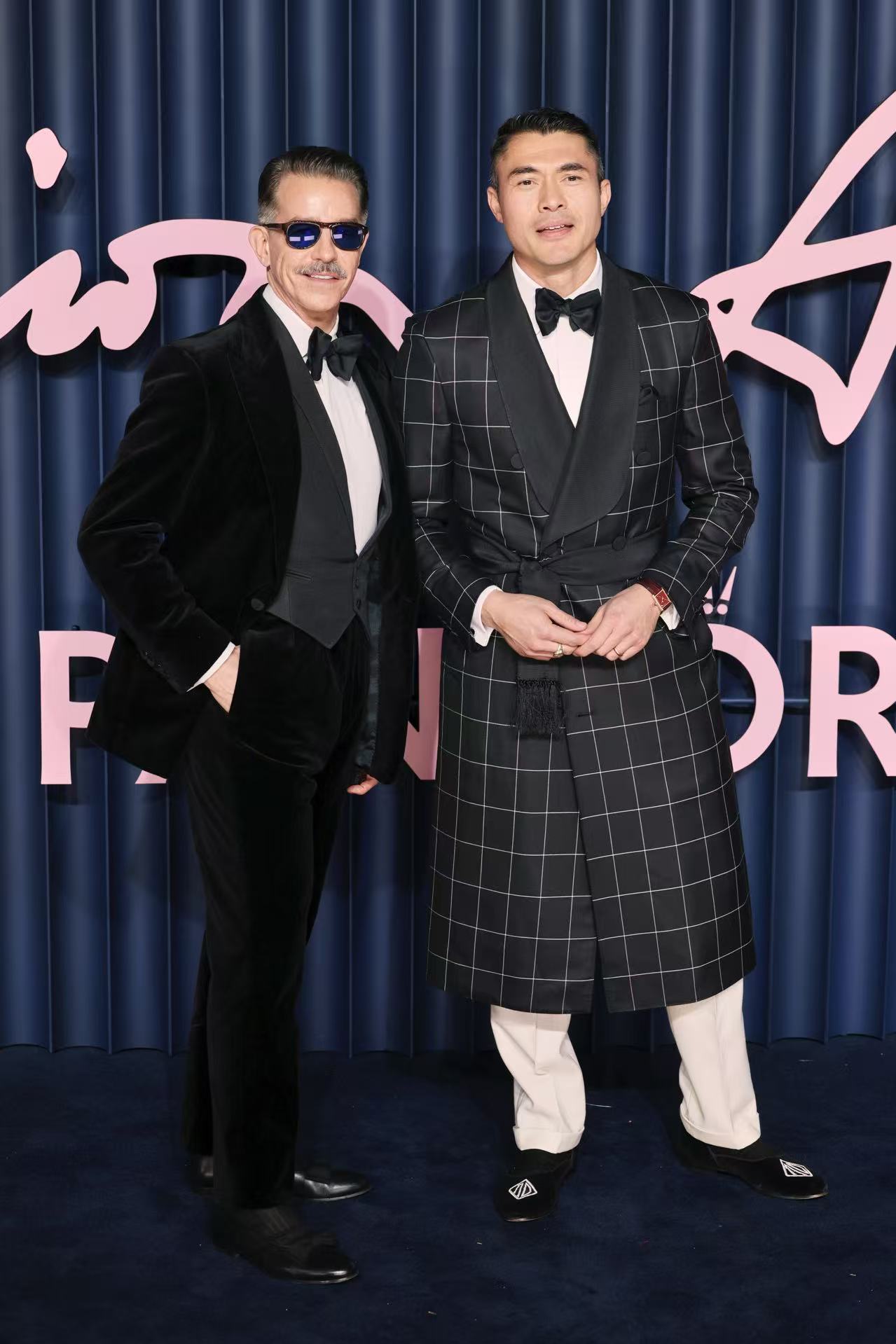 Henry Golding与dunhill创意总监Simon Holloway共同出席2025英国时尚大奖