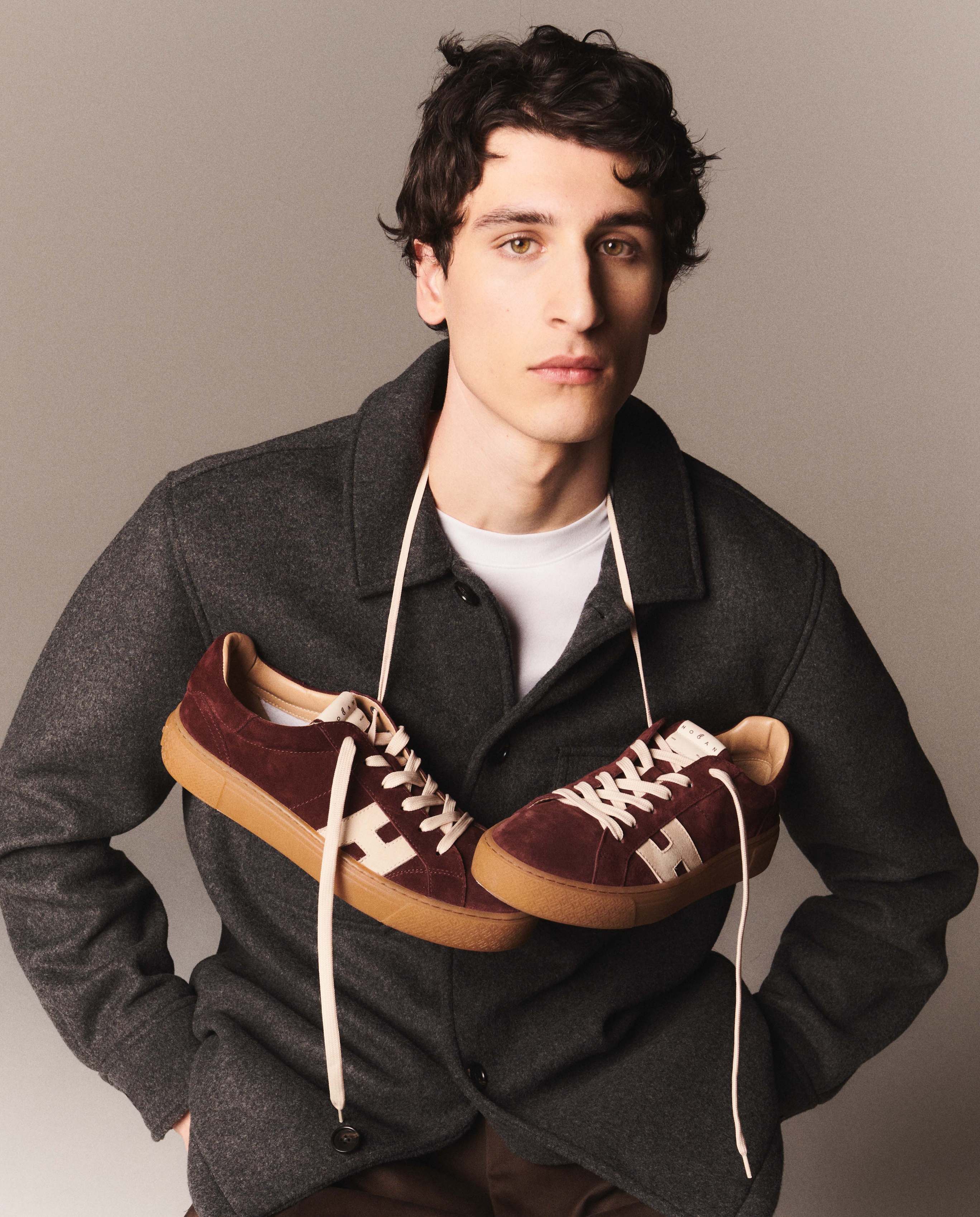 HOGAN发布2026-27秋冬系列,回溯品牌1980年代米兰起源